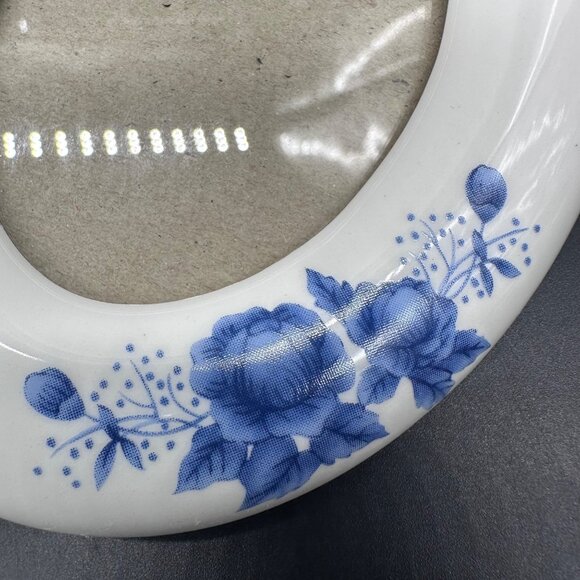 Vintage Picture Frame Oval Blue and White Floral Ceramic Taiwan Stand Up Flowers - Picture 6 of 10